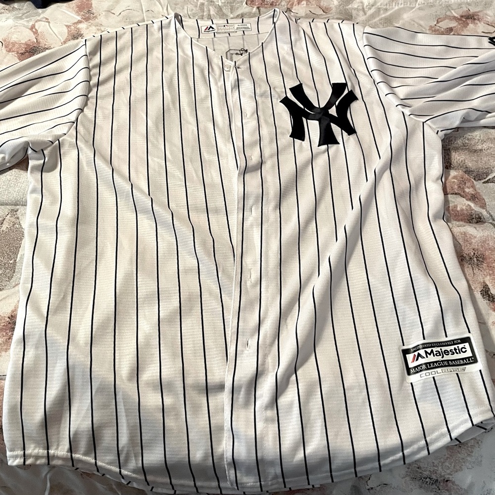 NY Yankees pin stripe men’s baseball shirt